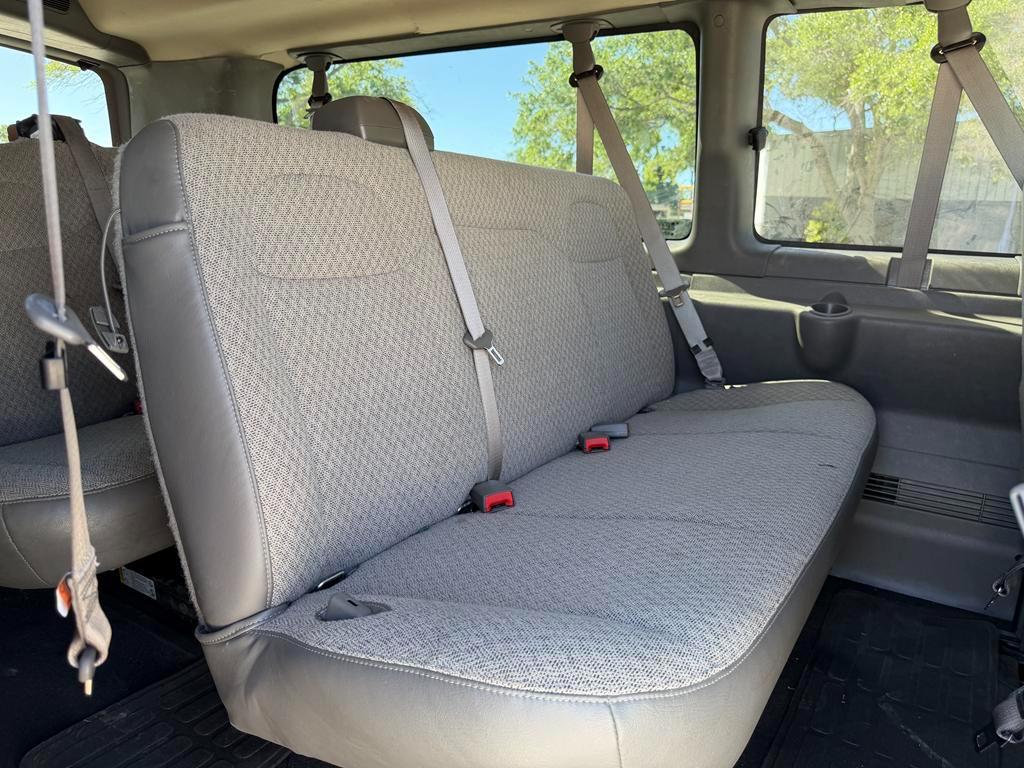 Chevrolet Express Passenger RWD 3500 155" LT 2025