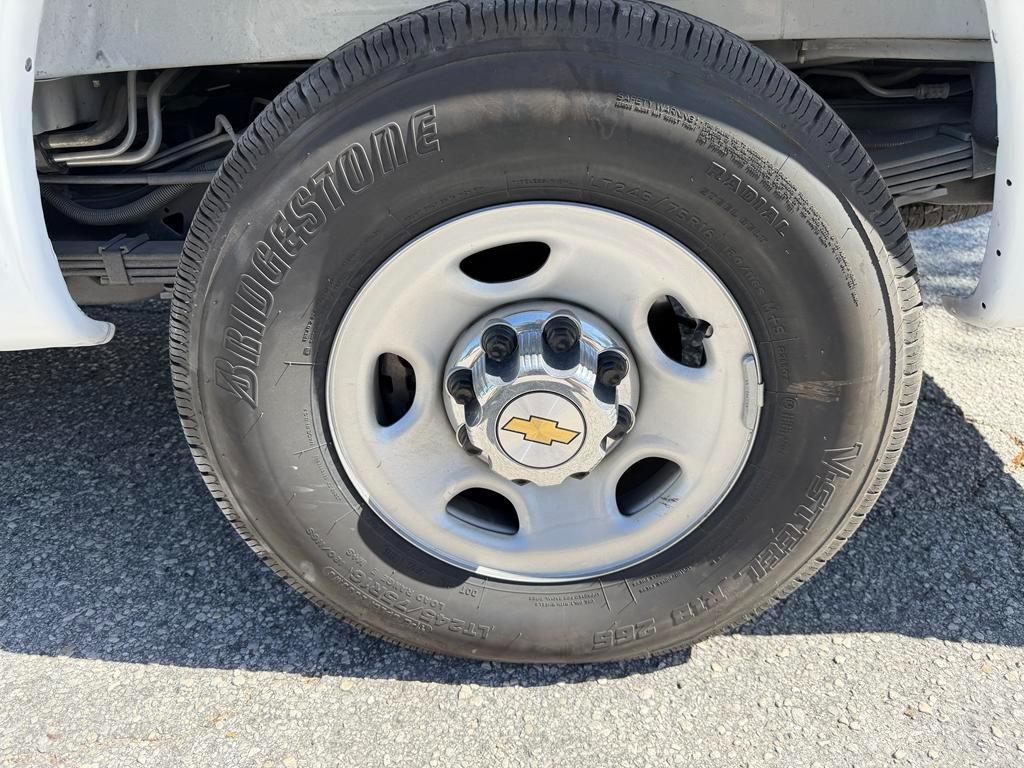 Chevrolet Express Passenger RWD 3500 155" LT 2025