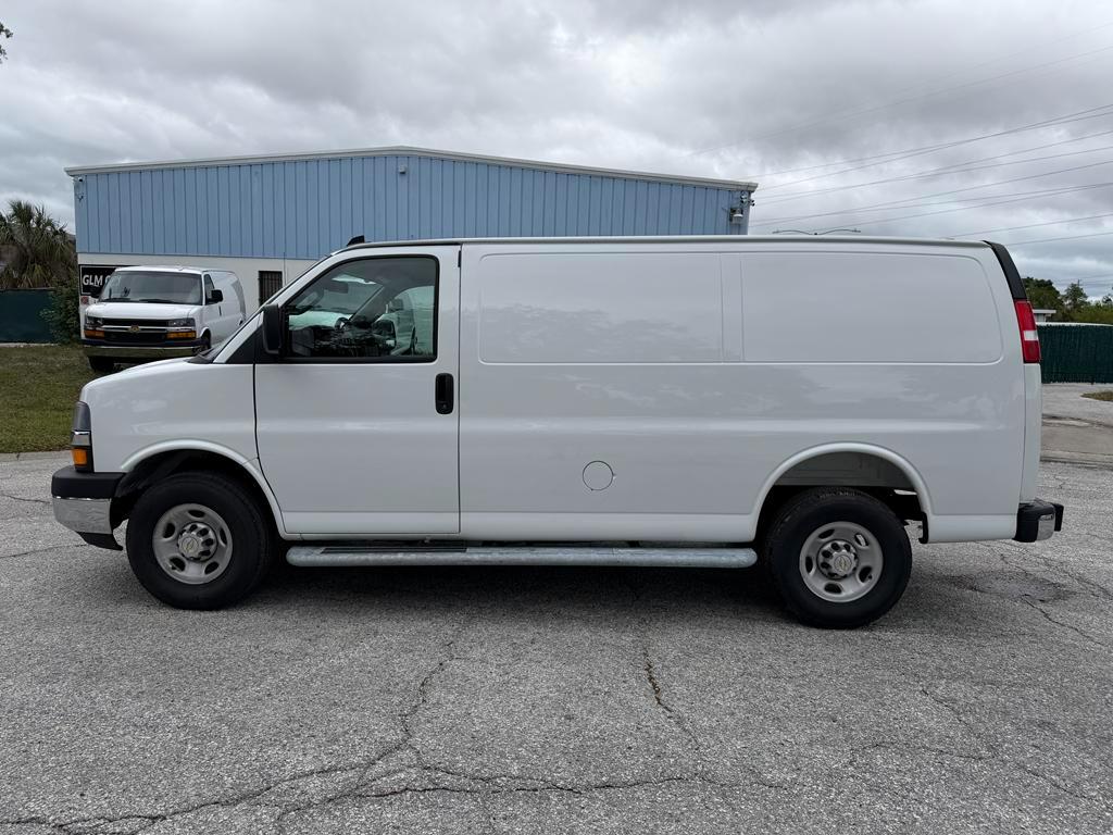 Chevrolet Express Cargo Van RWD 2500 135" 2025