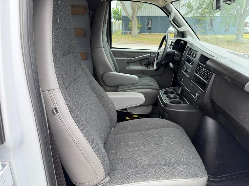 Chevrolet Express Cargo Van RWD 2500 135" 2025