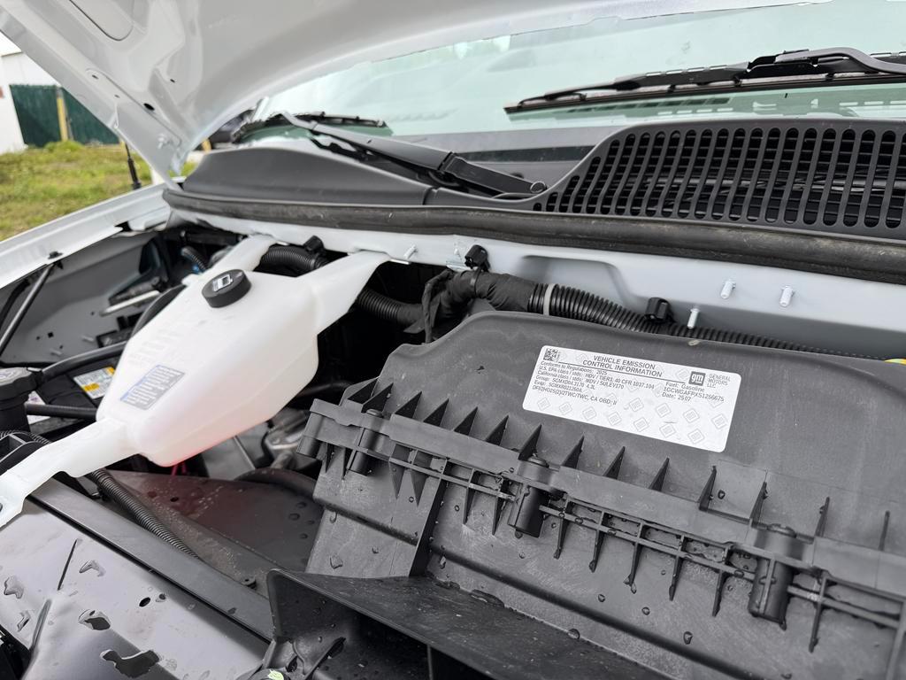 Chevrolet Express Cargo Van RWD 2500 135" 2025