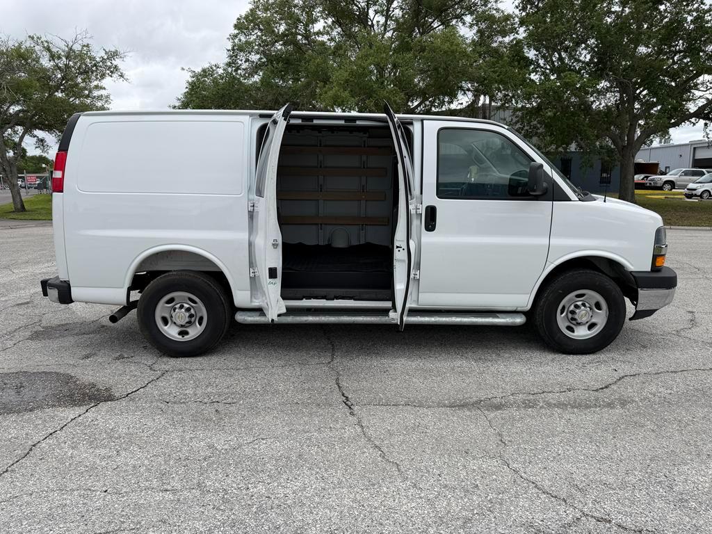 Chevrolet Express Cargo Van RWD 2500 135" 2025