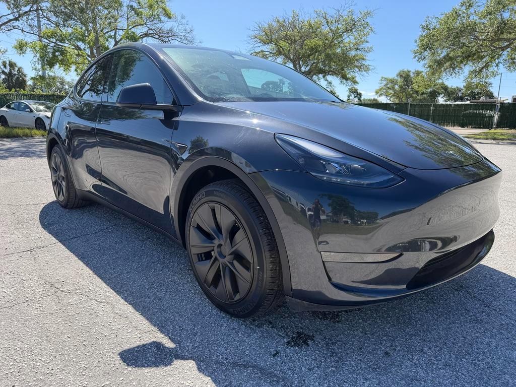 Tesla Model Y  2024