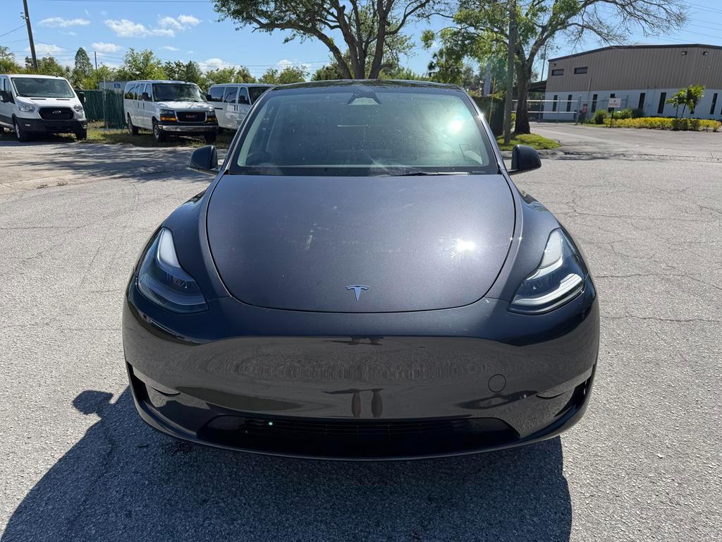 Tesla Model Y  2024