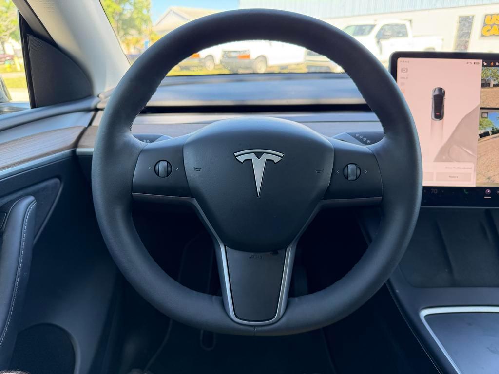 Tesla Model Y  2024