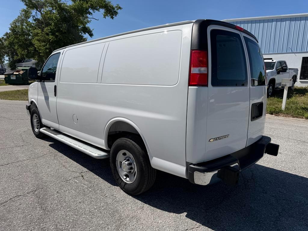 Chevrolet Express Cargo Van RWD 2500 135" 2025