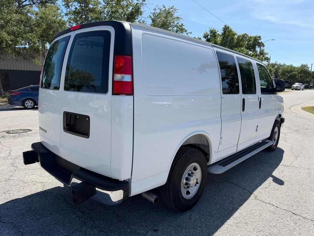 Chevrolet Express Cargo Van RWD 2500 135" 2025