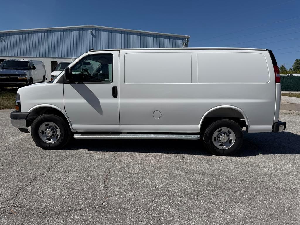 Chevrolet Express Cargo Van RWD 2500 135" 2025