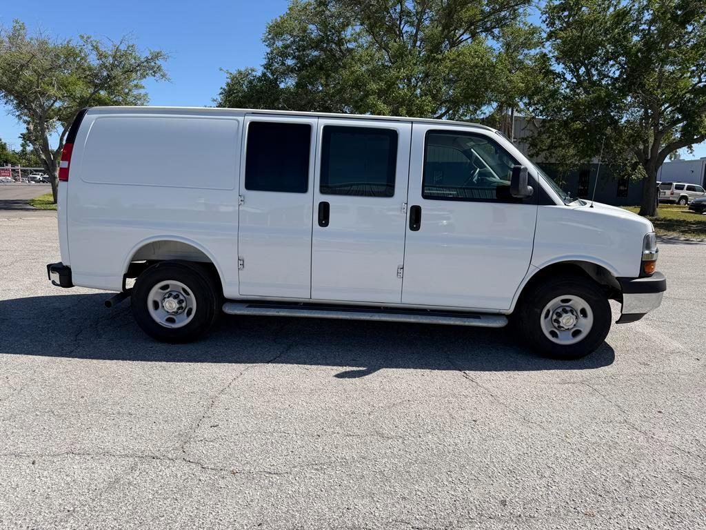 Chevrolet Express Cargo Van RWD 2500 135" 2025