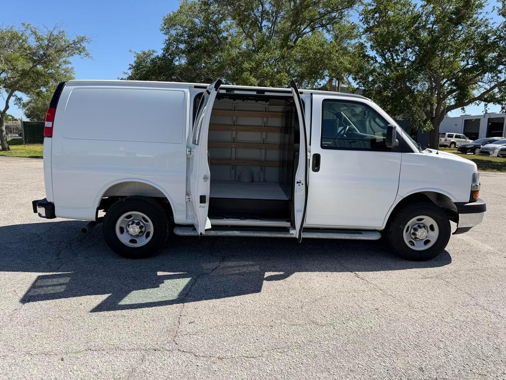 Chevrolet Express Cargo Van RWD 2500 135" 2025