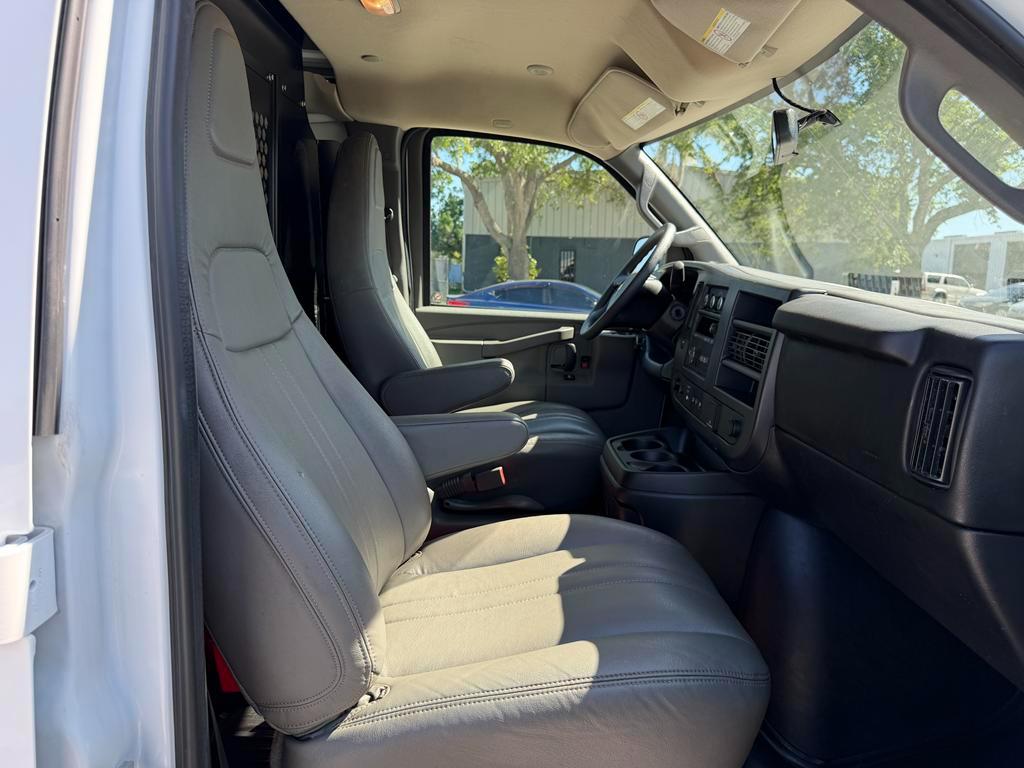 Chevrolet Express Cargo Van RWD 2500 135" 2025