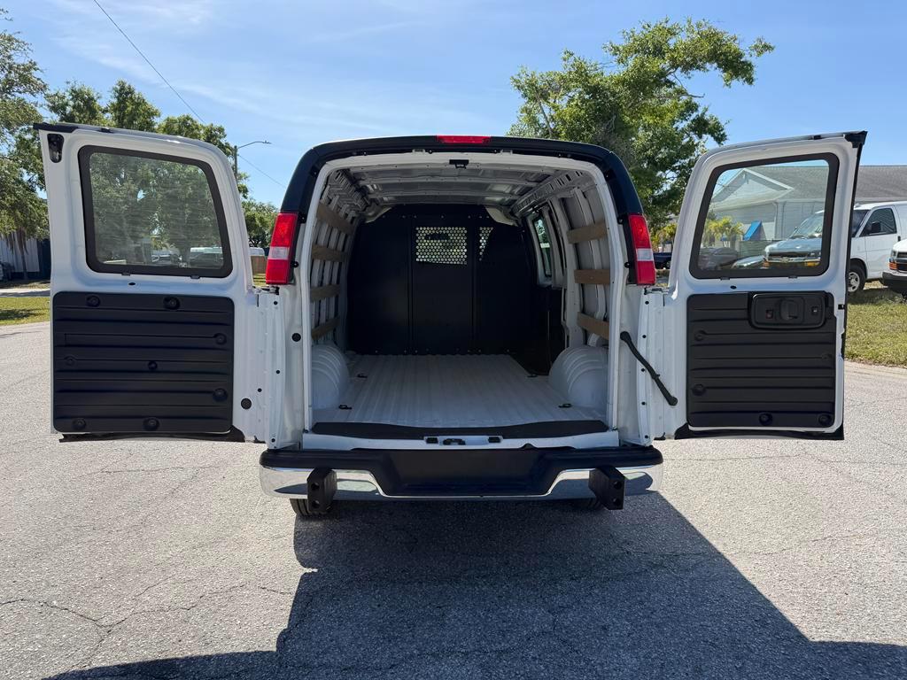 Chevrolet Express Cargo Van RWD 2500 135" 2025
