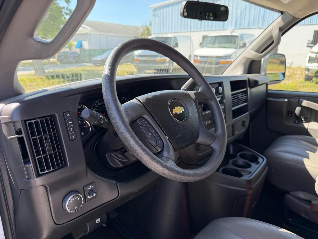 Chevrolet Express Cargo Van RWD 2500 135" 2025