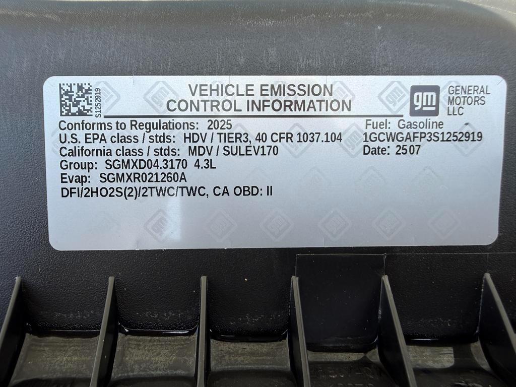 Chevrolet Express Cargo Van RWD 2500 135" 2025