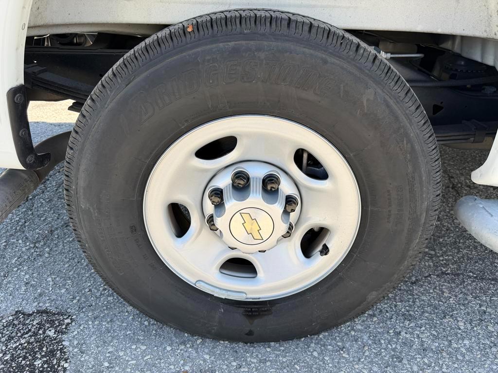 Chevrolet Express Cargo Van RWD 2500 135" 2025