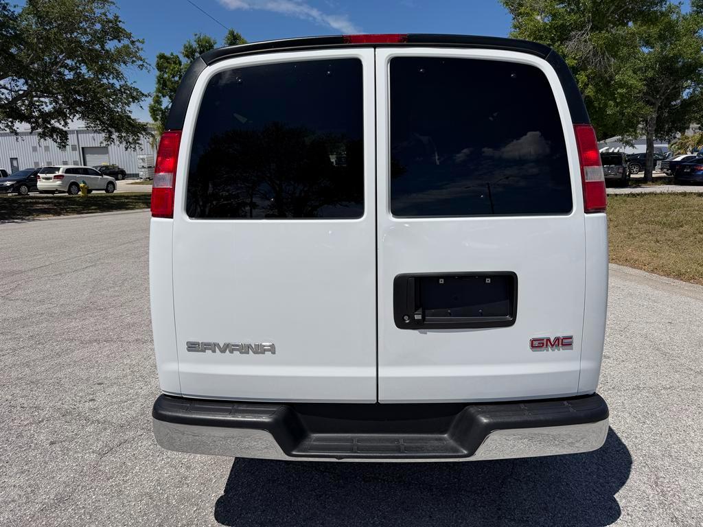 GMC Savana Passenger RWD 3500 155" LT 2025