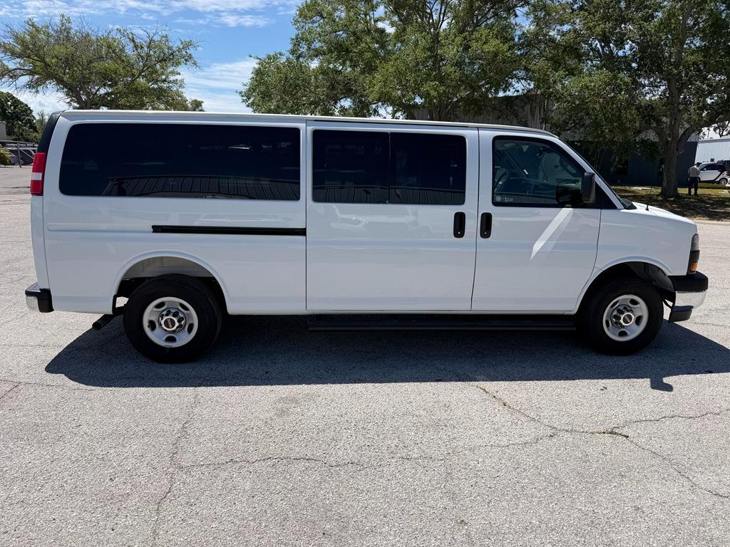 GMC Savana Passenger RWD 3500 155" LT 2025