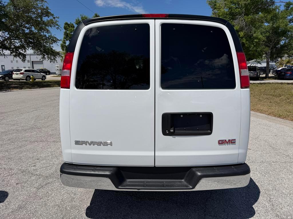 GMC Savana Passenger RWD 3500 155" LT 2025
