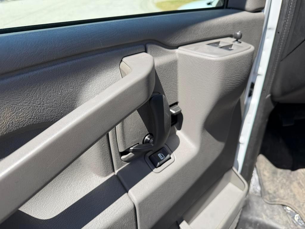 GMC Savana Passenger RWD 3500 155" LT 2025