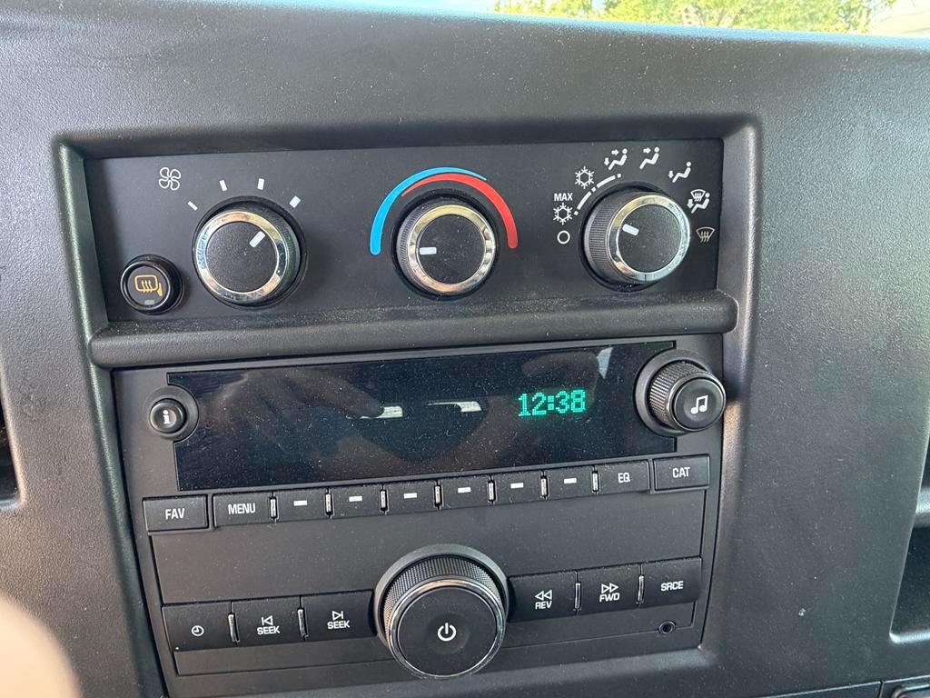 GMC Savana Passenger RWD 3500 155" LT 2025