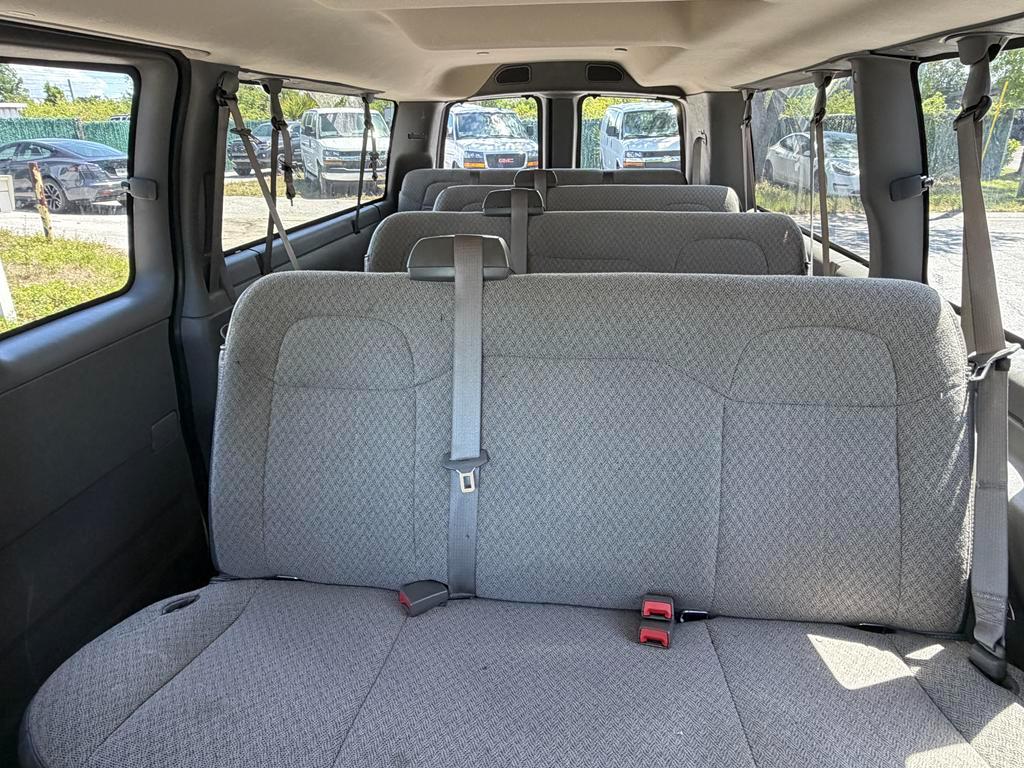 GMC Savana Passenger RWD 3500 155" LT 2025