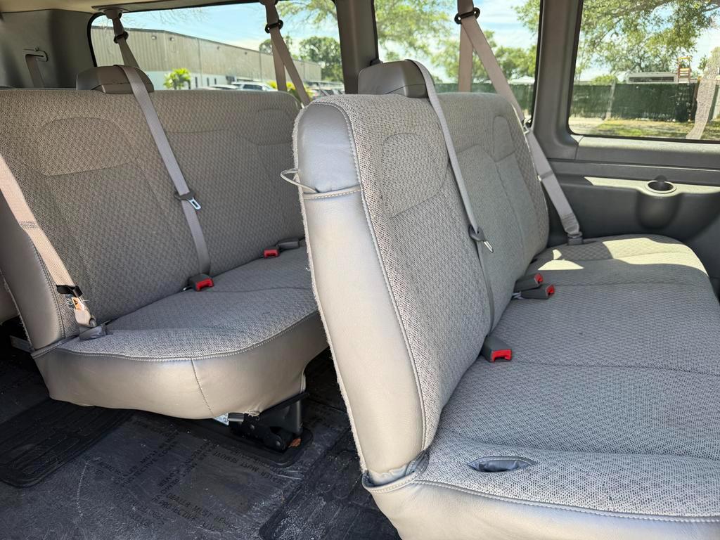 GMC Savana Passenger RWD 3500 155" LT 2025