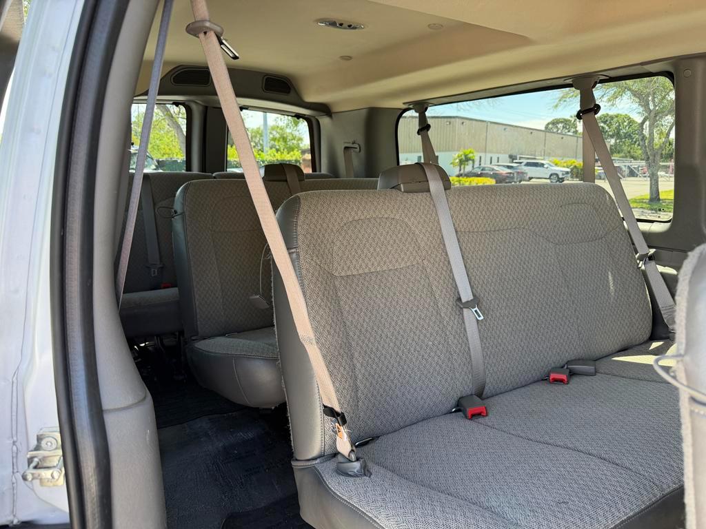 GMC Savana Passenger RWD 3500 155" LT 2025