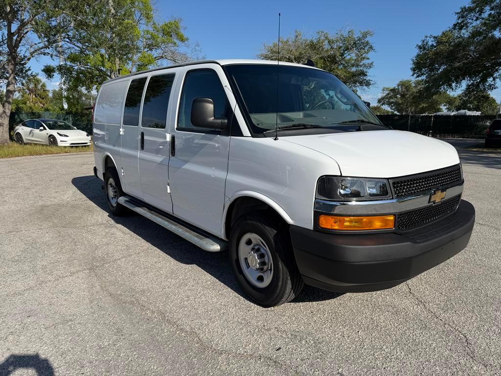 Chevrolet Express Cargo Van RWD 2500 135" 2025