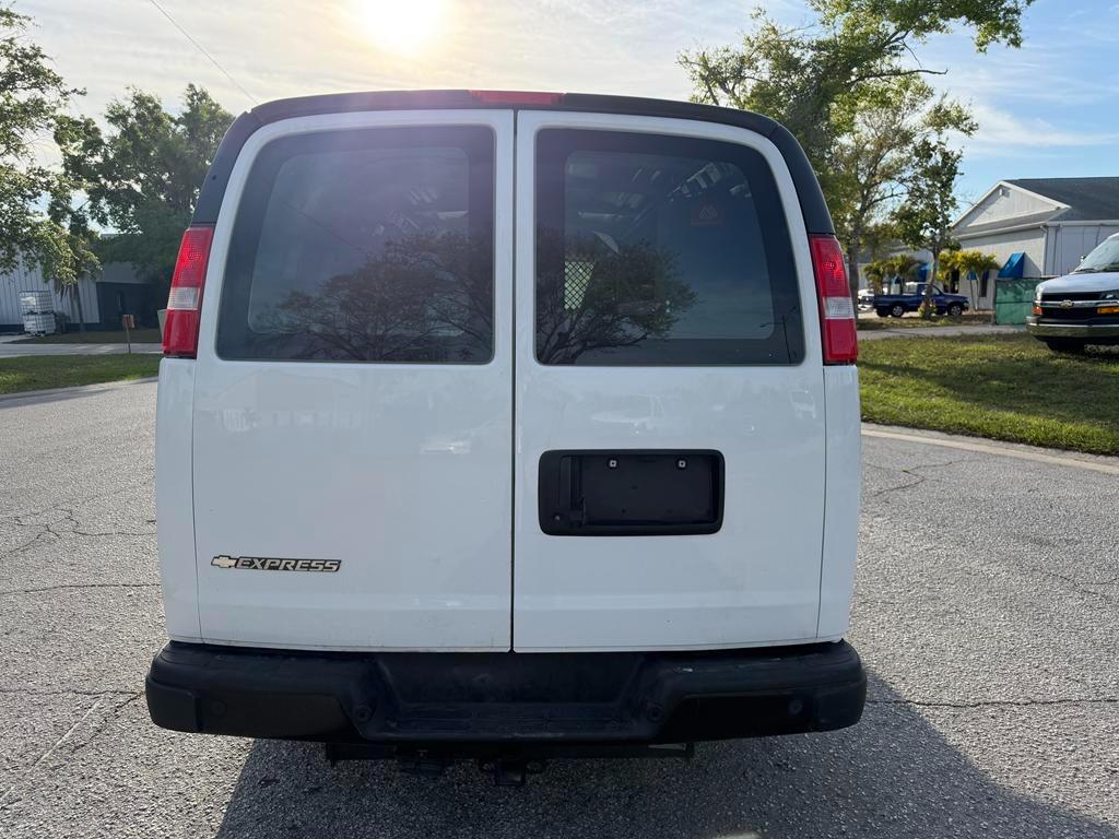 Chevrolet Express Cargo Van RWD 2500 135" 2025