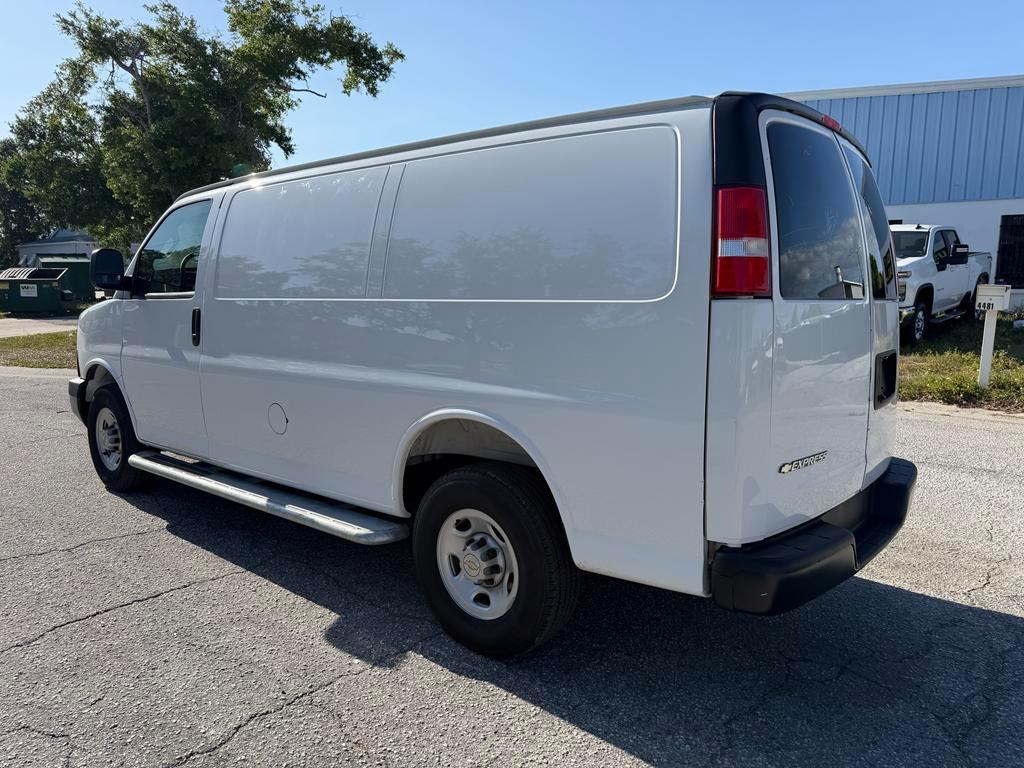 Chevrolet Express Cargo Van RWD 2500 135" 2025