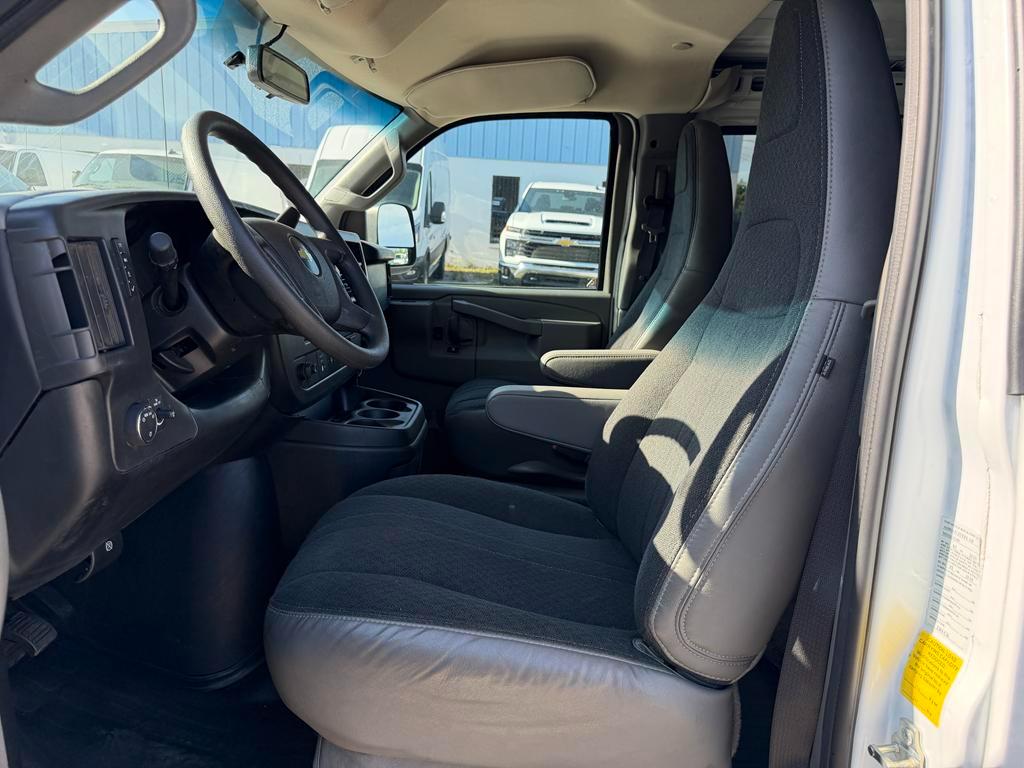 Chevrolet Express Cargo Van RWD 2500 135" 2025