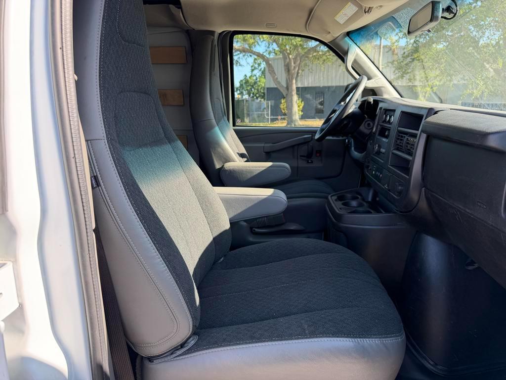 Chevrolet Express Cargo Van RWD 2500 135" 2025