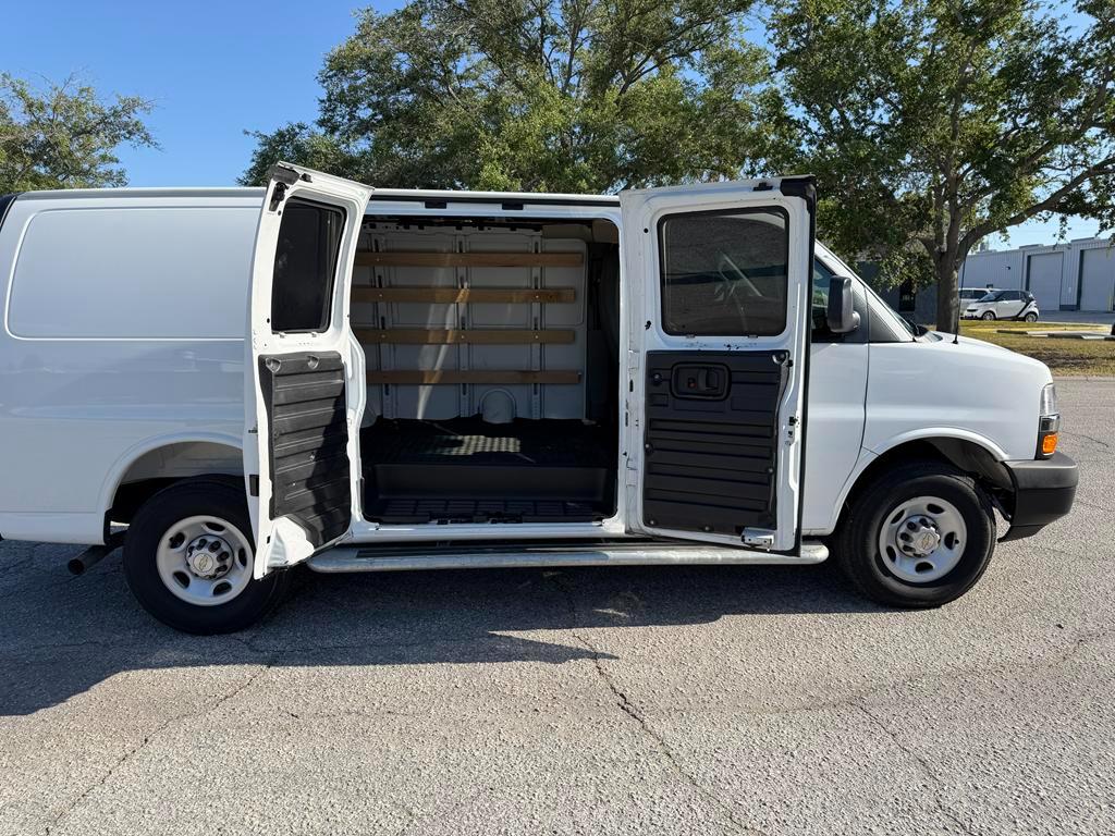 Chevrolet Express Cargo Van RWD 2500 135" 2025