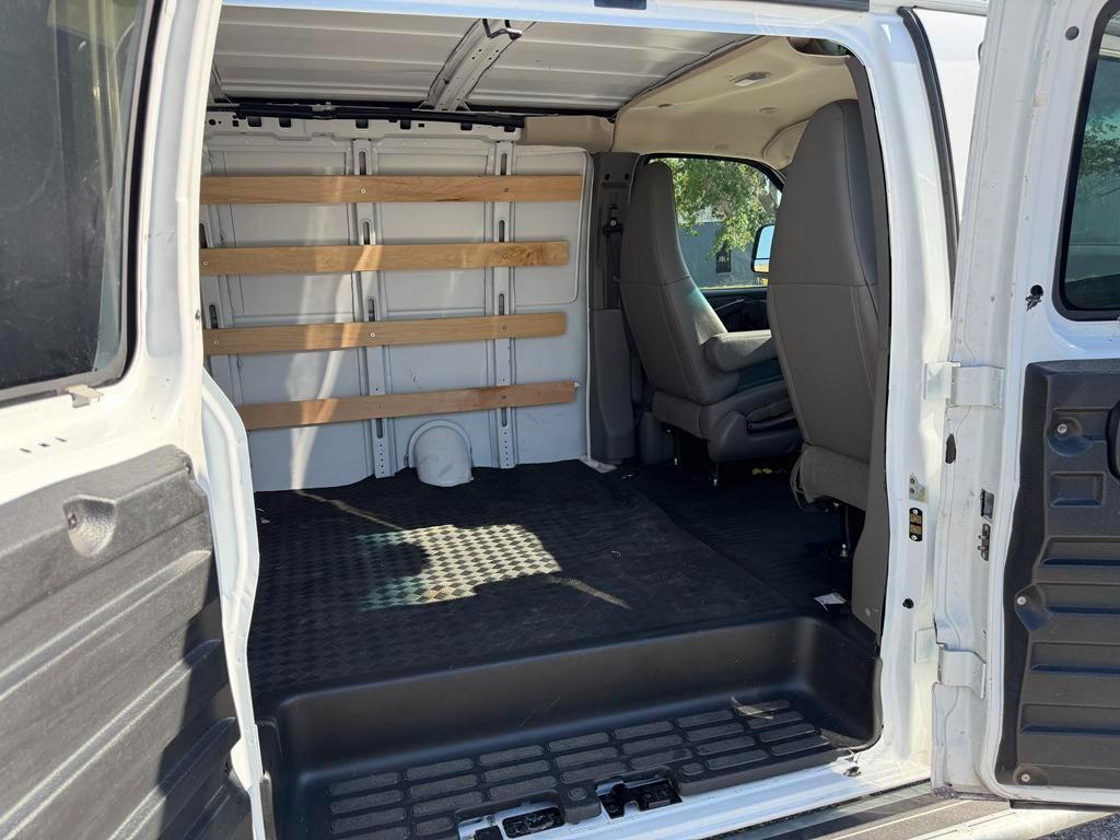Chevrolet Express Cargo Van RWD 2500 135" 2025