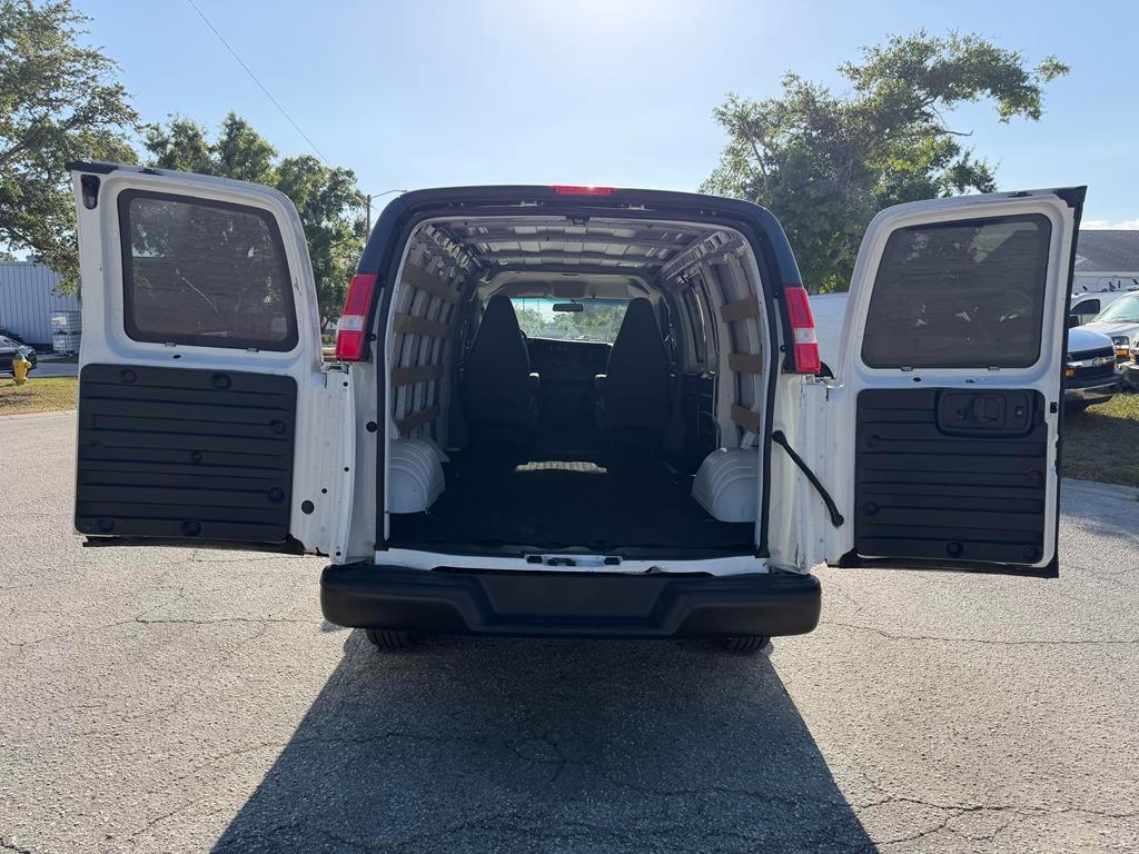 Chevrolet Express Cargo Van RWD 2500 135" 2025