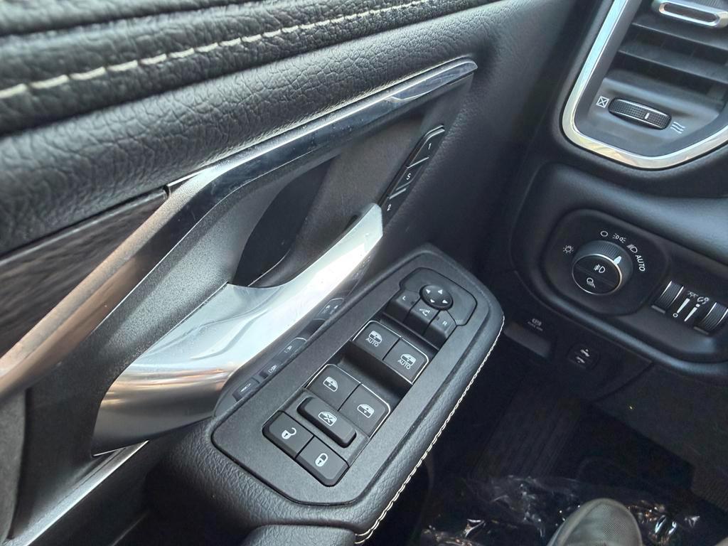 RAM 1500 Laramie 4x4 Crew Cab 5'7" Box 2026