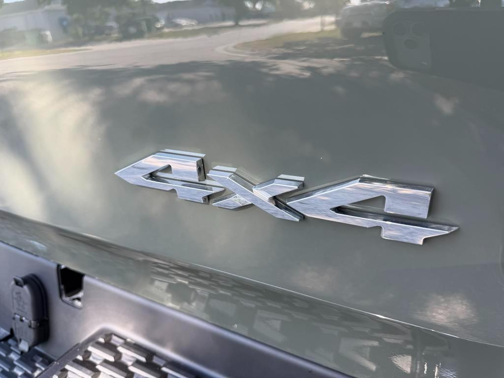 RAM 1500 Laramie 4x4 Crew Cab 5'7" Box 2026