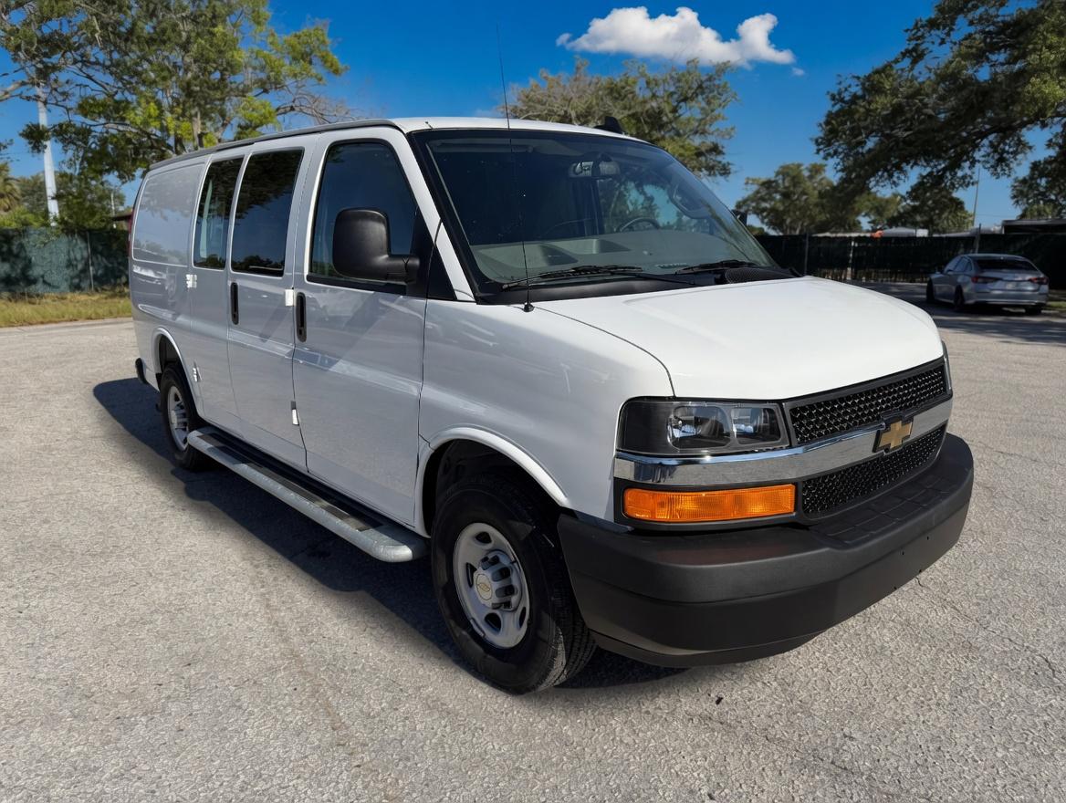 Chevrolet Express Cargo Van RWD 2500 135" 2025