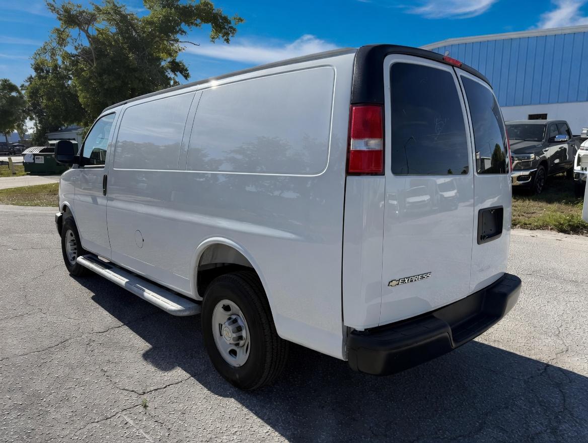 Chevrolet Express Cargo Van RWD 2500 135" 2025