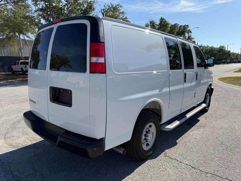 Chevrolet Express Cargo Van RWD 2500 135" 2025