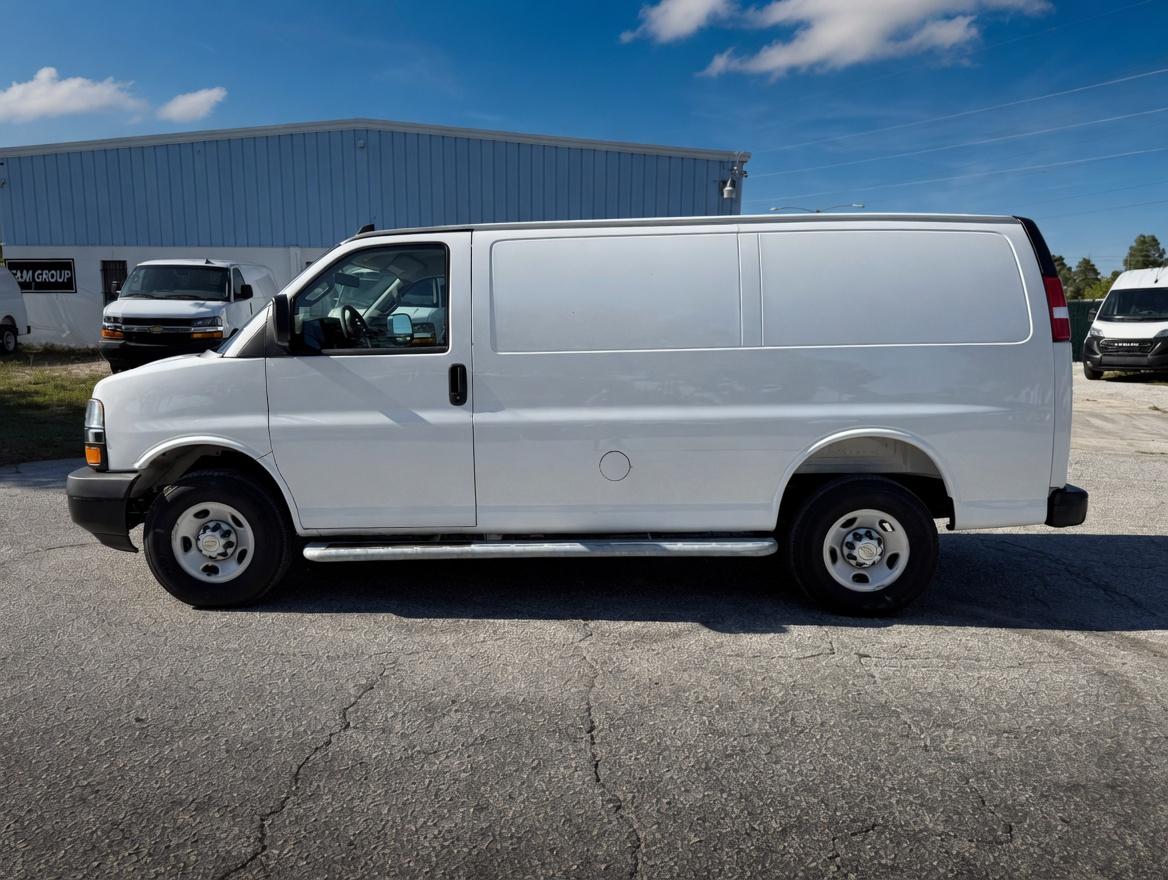 Chevrolet Express Cargo Van RWD 2500 135" 2025