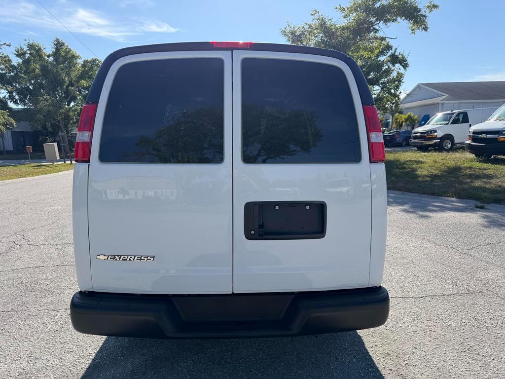 Chevrolet Express Cargo Van RWD 2500 135" 2025