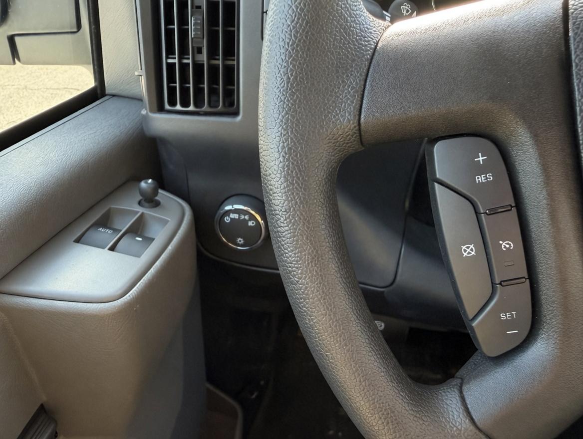 Chevrolet Express Cargo Van RWD 2500 135" 2025