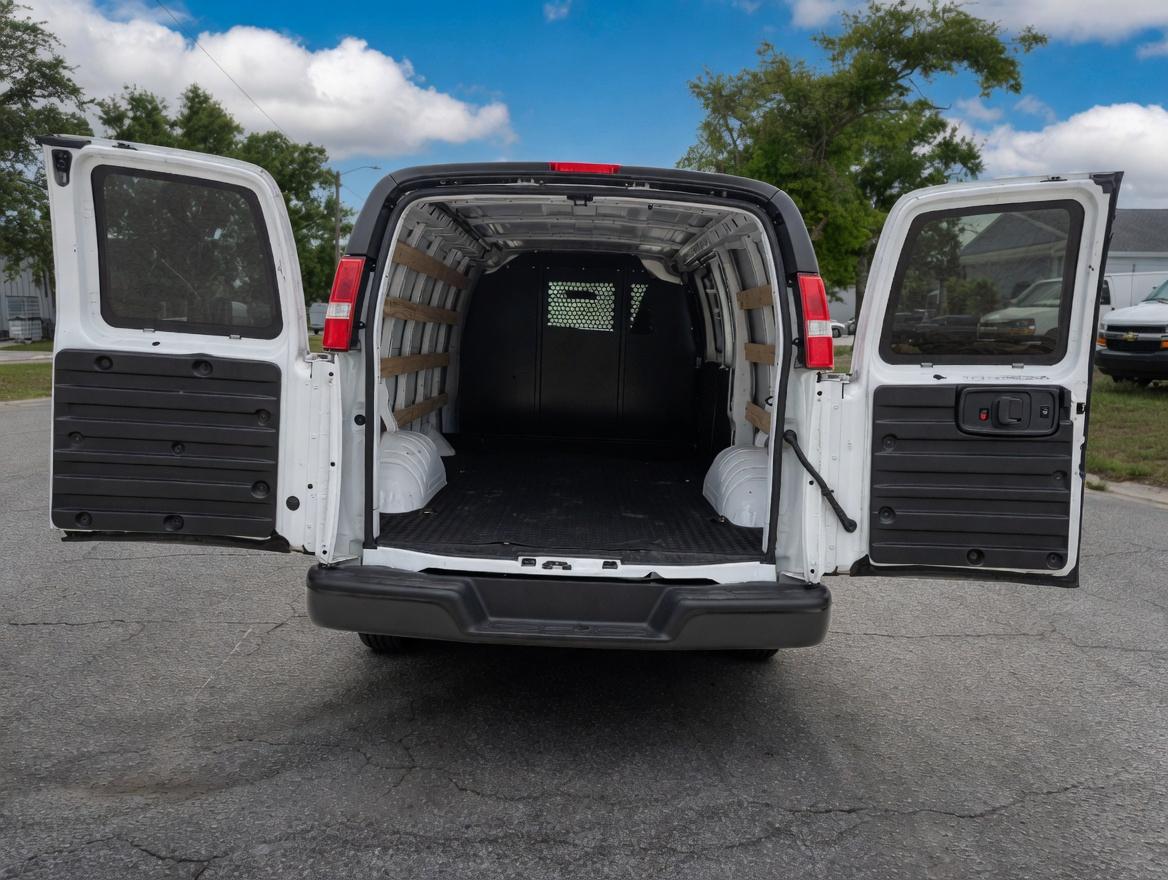 Chevrolet Express Cargo Van RWD 2500 135" 2025