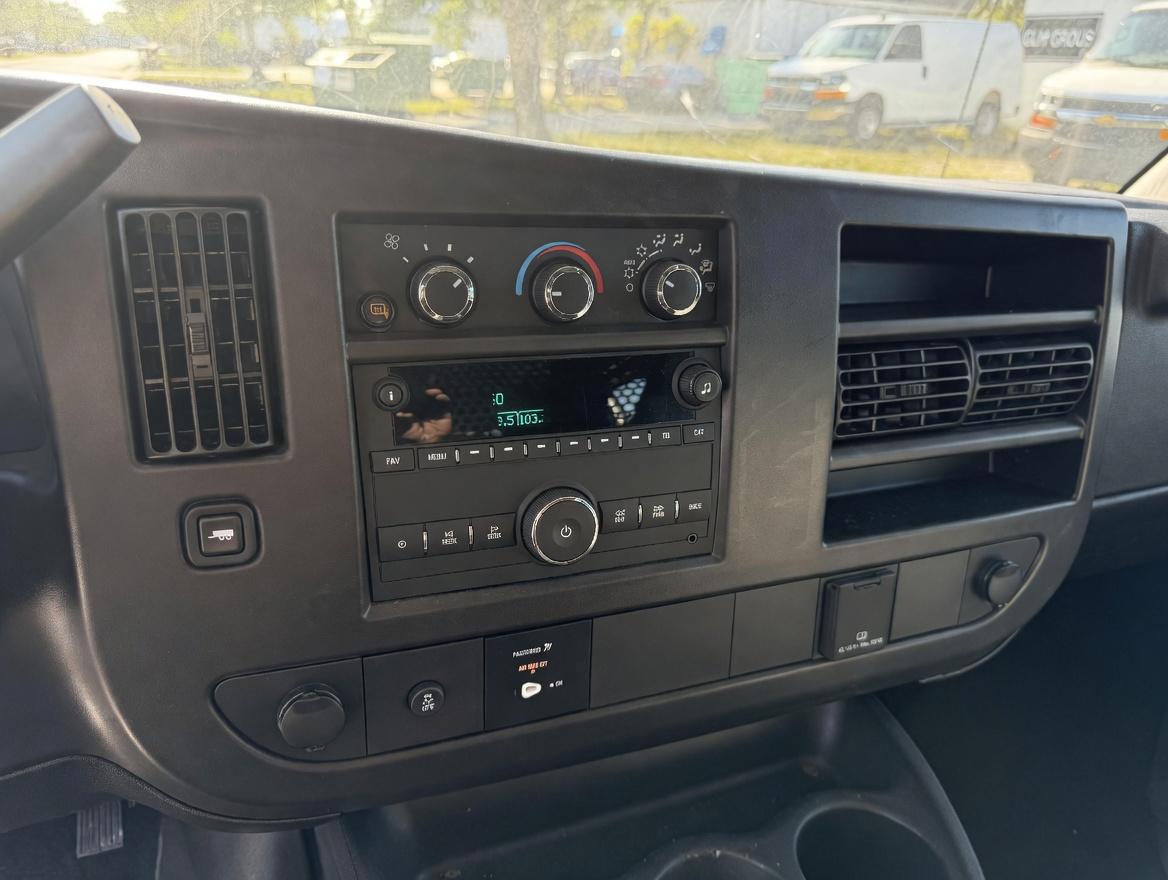 Chevrolet Express Cargo Van RWD 2500 135" 2025