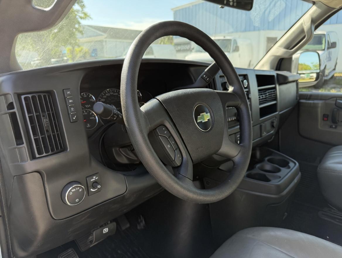 Chevrolet Express Cargo Van RWD 2500 135" 2025