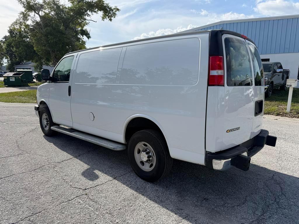 Chevrolet Express Cargo Van RWD 2500 135" 2024