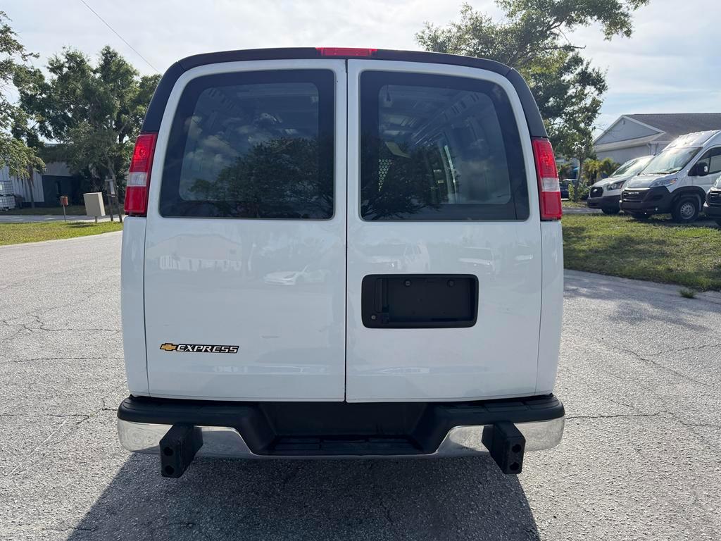 Chevrolet Express Cargo Van RWD 2500 135" 2024