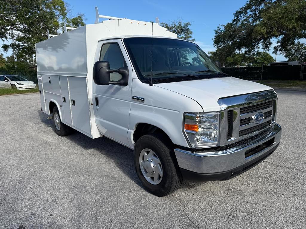 Ford E-Series Cutaway E-350 SRW 138" WB 2025