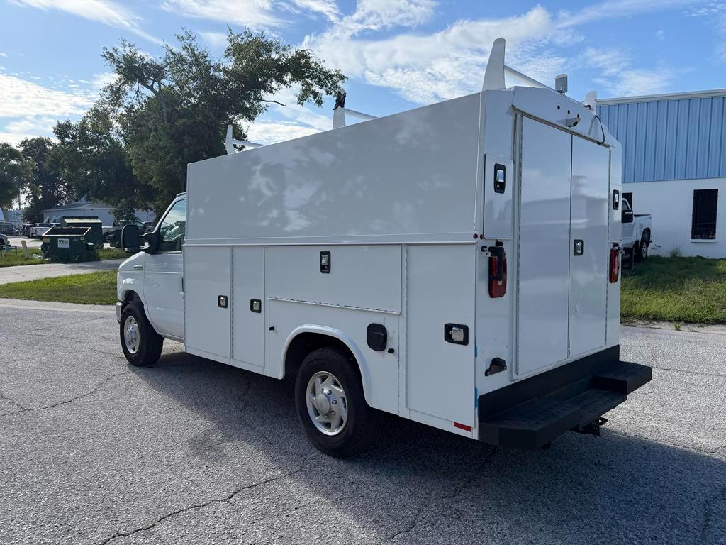 Ford E-Series Cutaway E-350 SRW 138" WB 2025